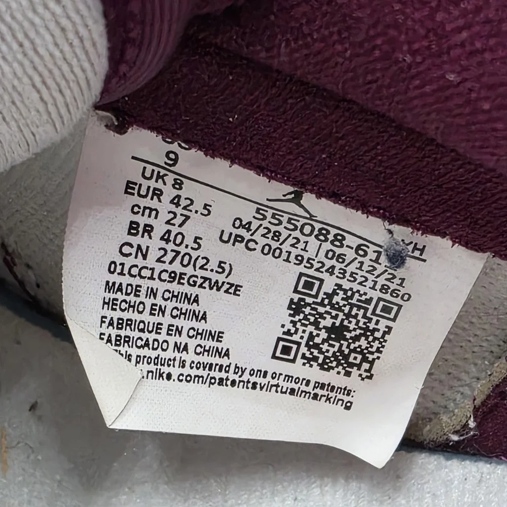 Air Jordan 1 Retro High OG‎ Men's Size 9 Bordeaux 555088-611